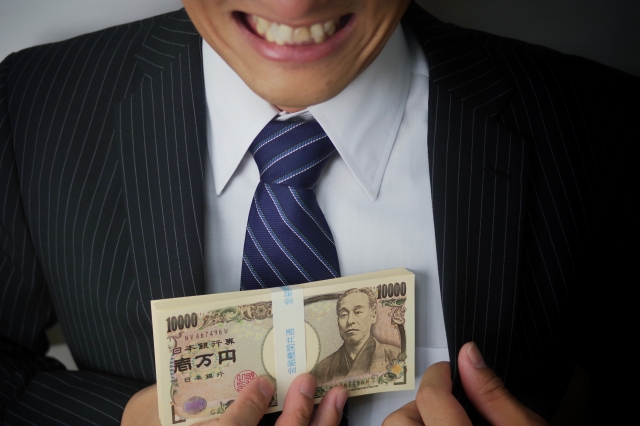 ヤミ金業者は金をせしめてほくそ笑む。平塚市の弁護士や司法書士に無料相談する